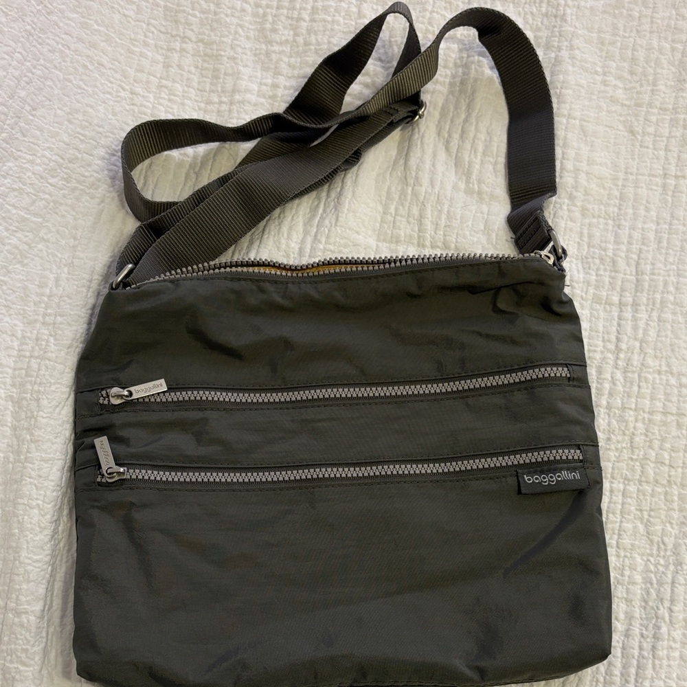 Baggallini Gray Crossbody Messenger Bag with Adjustable Strap.